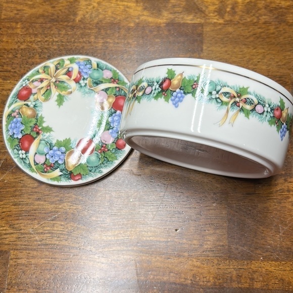 Mikasa candy dish with lid Christmas Bouquet nwot holiday gift holly fruit & bow - Picture 5 of 7